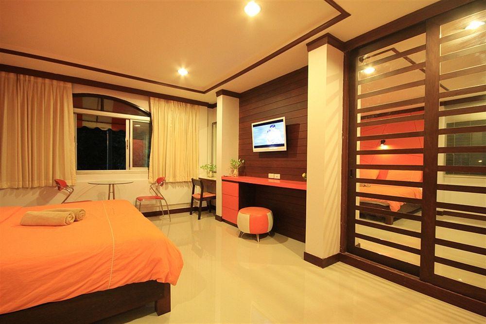 The Palm Delight Lodge Джомтиен Бийч Екстериор снимка