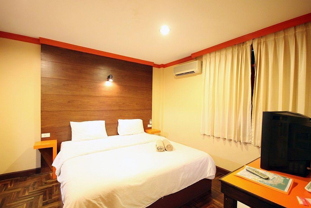 The Palm Delight Lodge Джомтиен Бийч Екстериор снимка