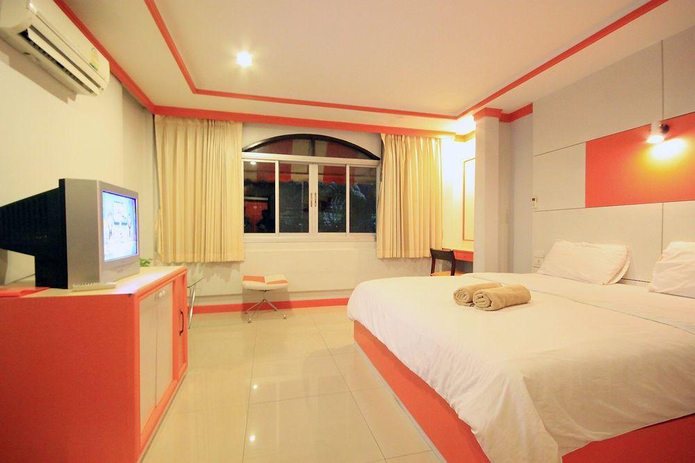 The Palm Delight Lodge Джомтиен Бийч Екстериор снимка