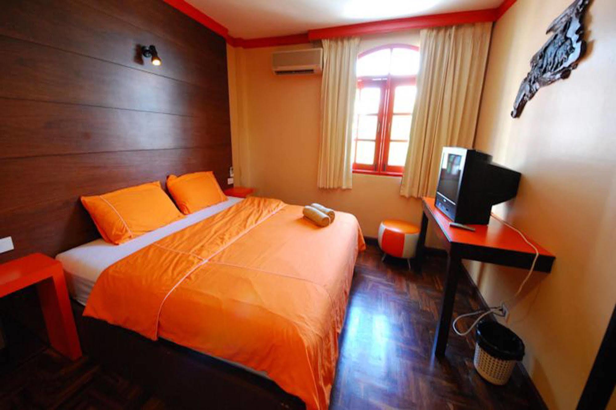 The Palm Delight Lodge Джомтиен Бийч Екстериор снимка