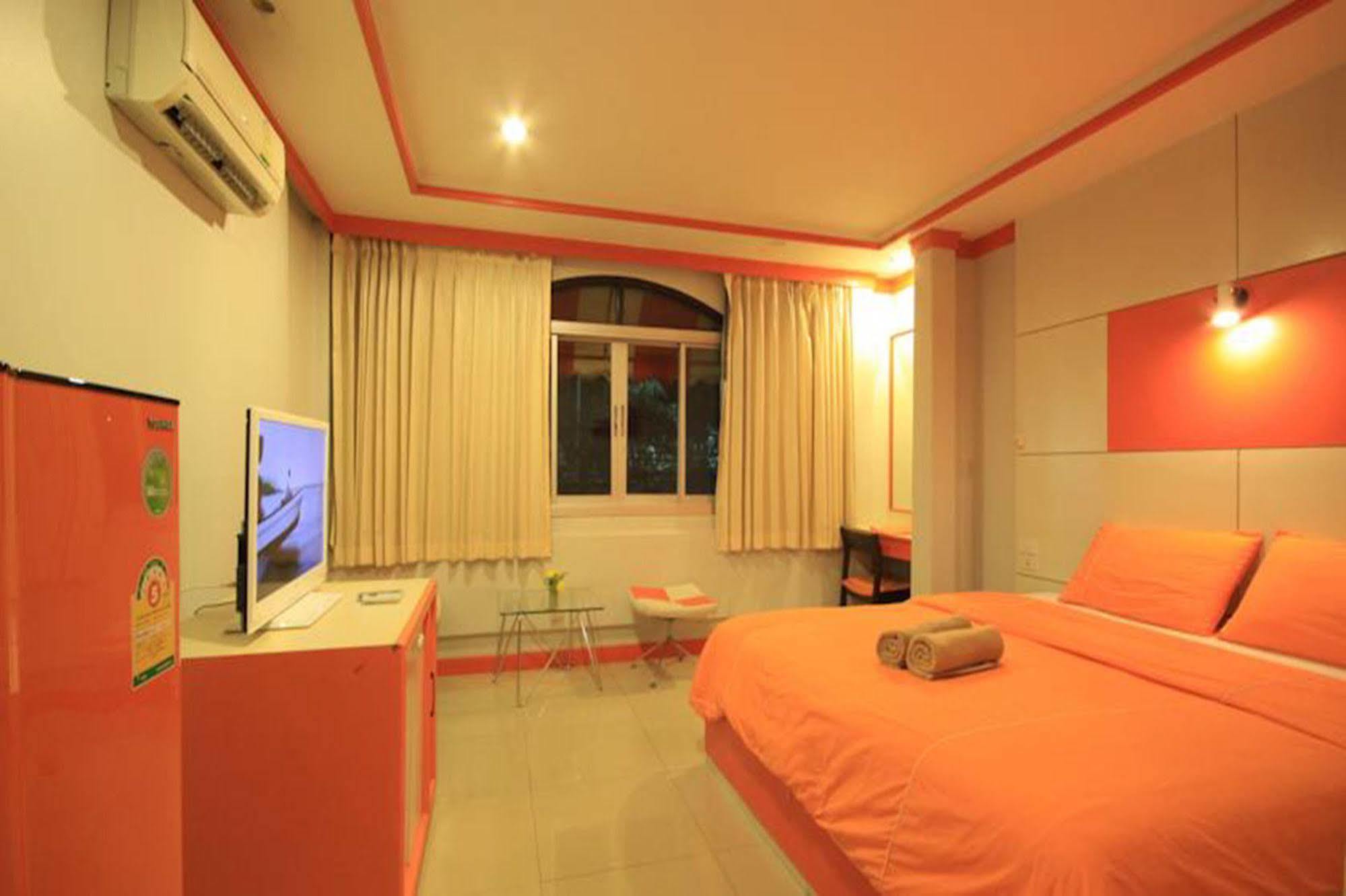The Palm Delight Lodge Джомтиен Бийч Екстериор снимка