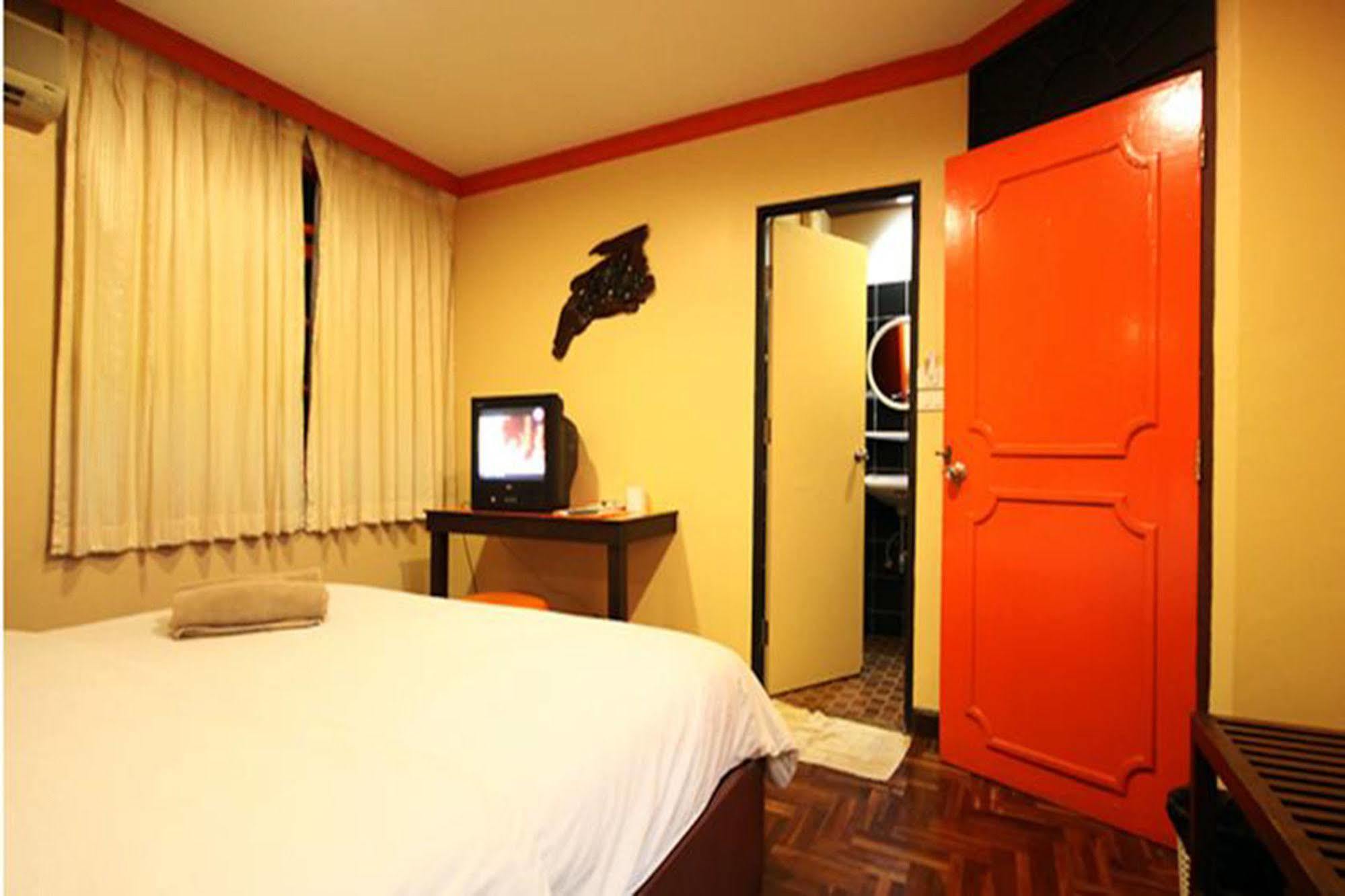 The Palm Delight Lodge Джомтиен Бийч Екстериор снимка