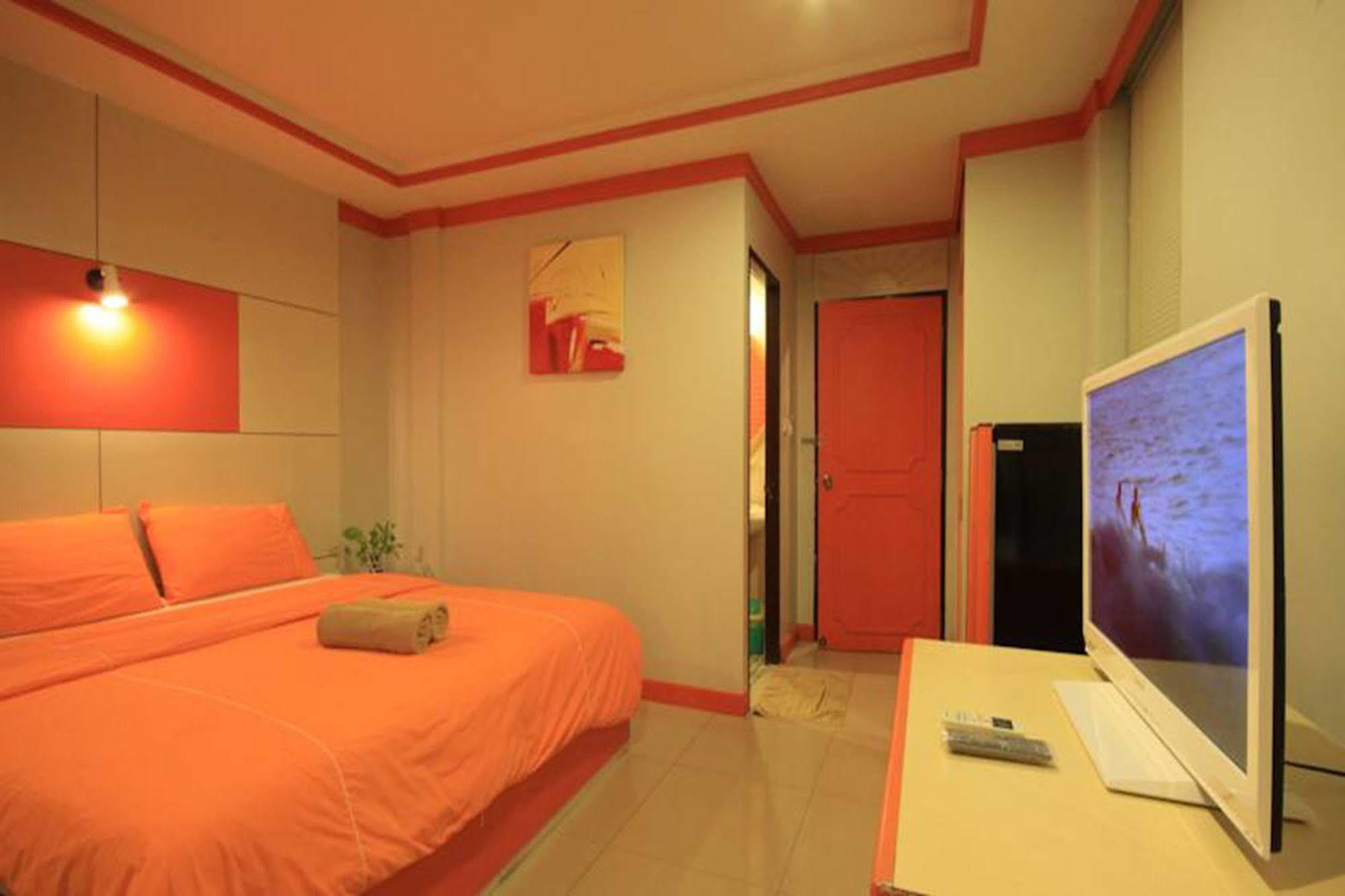 The Palm Delight Lodge Джомтиен Бийч Екстериор снимка