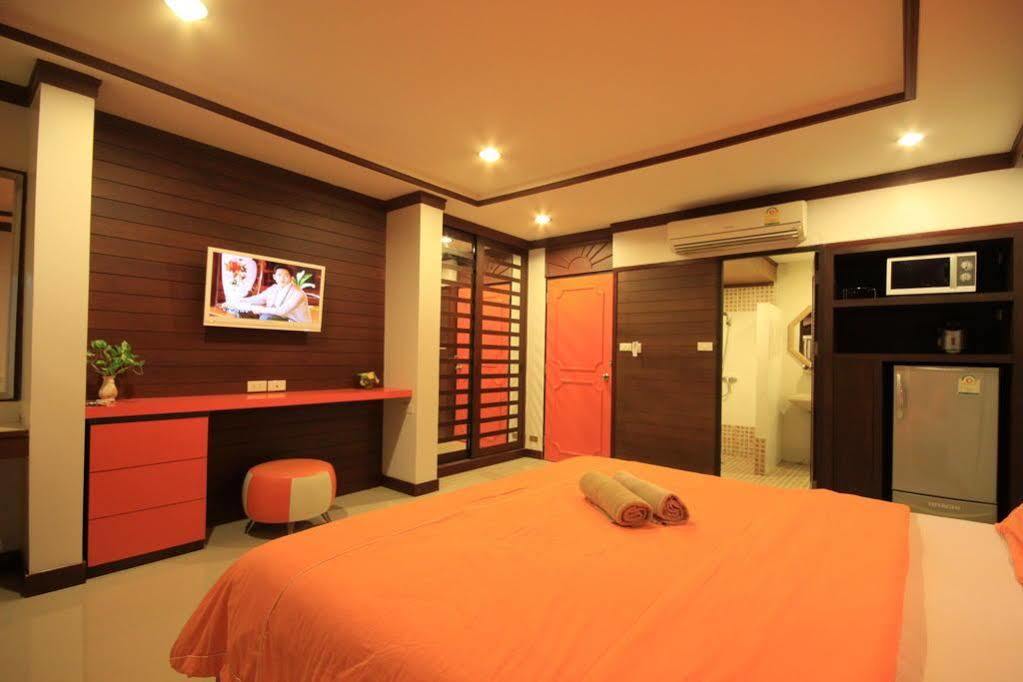 The Palm Delight Lodge Джомтиен Бийч Екстериор снимка