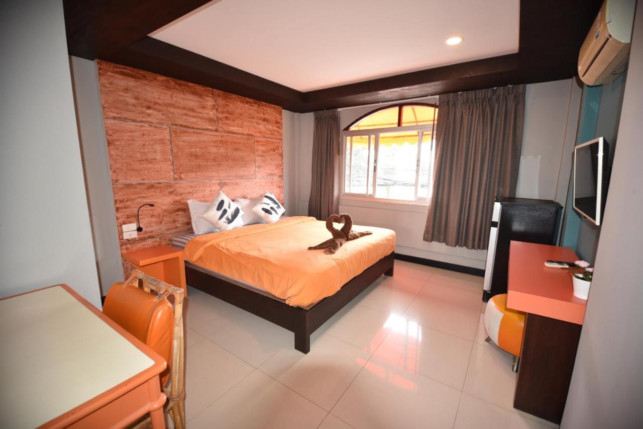 The Palm Delight Lodge Джомтиен Бийч Екстериор снимка