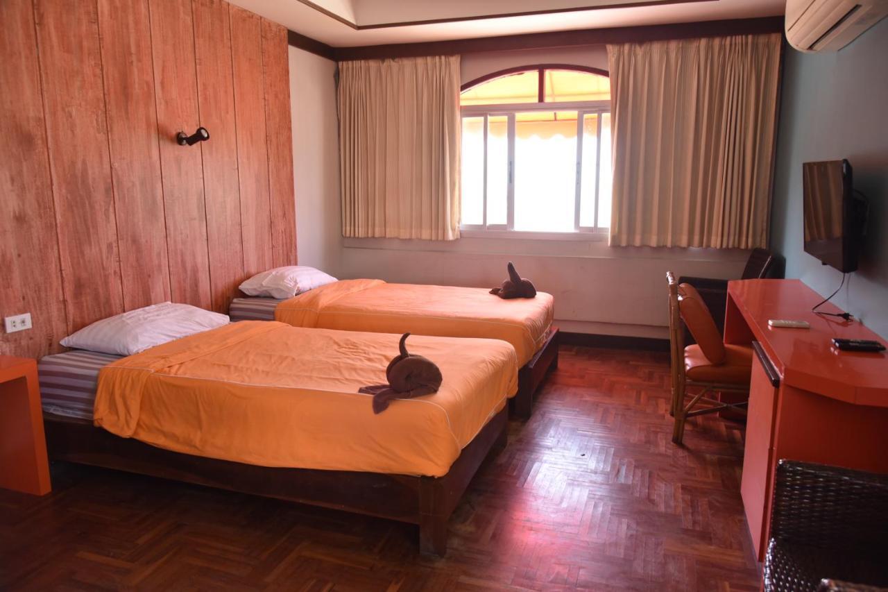The Palm Delight Lodge Джомтиен Бийч Екстериор снимка