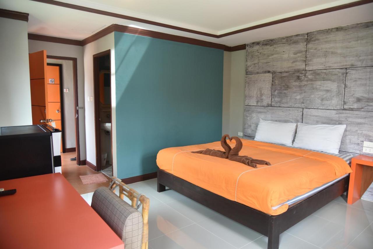 The Palm Delight Lodge Джомтиен Бийч Екстериор снимка