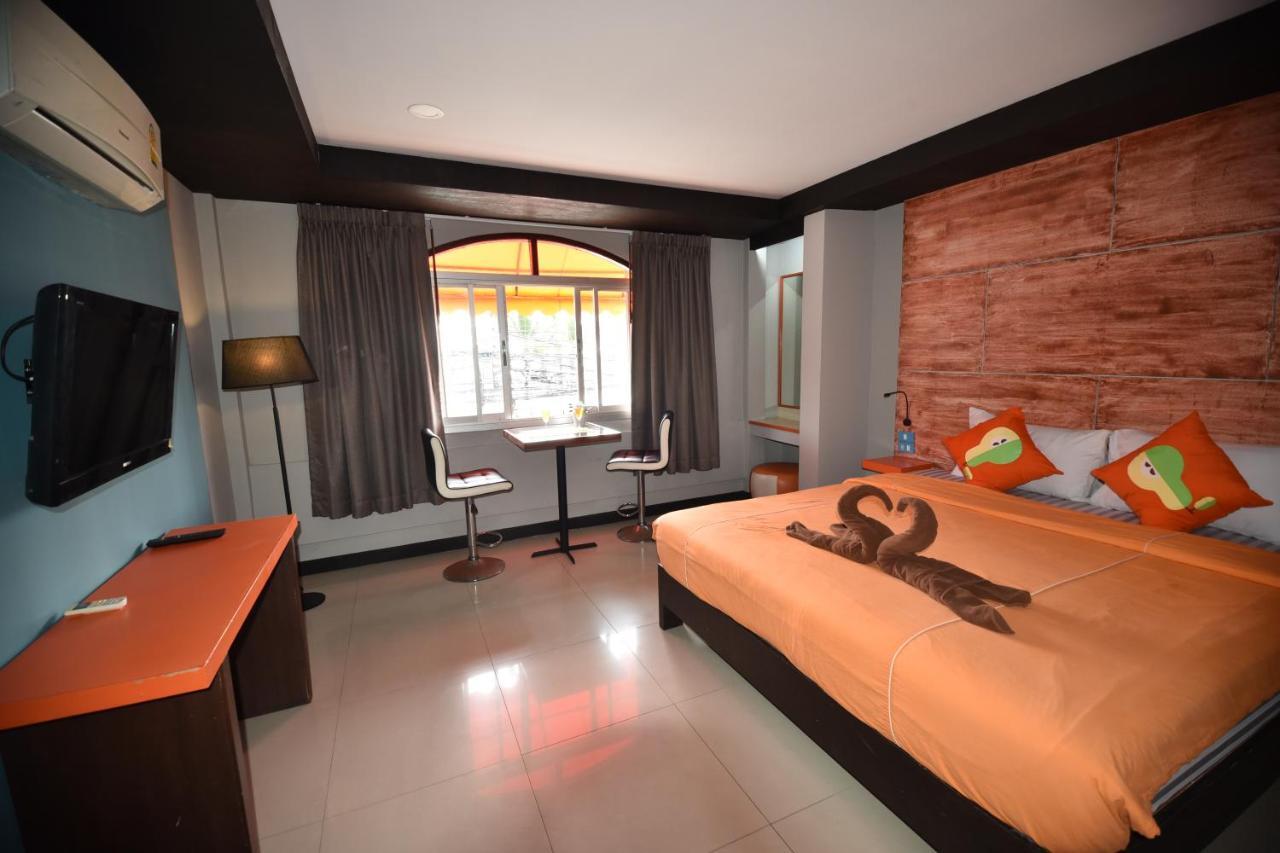 The Palm Delight Lodge Джомтиен Бийч Екстериор снимка