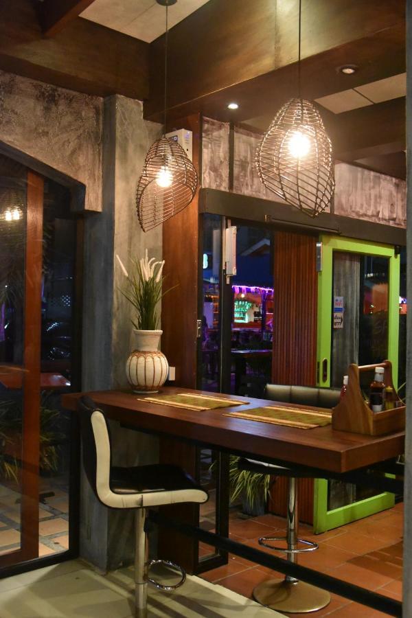 The Palm Delight Lodge Джомтиен Бийч Екстериор снимка
