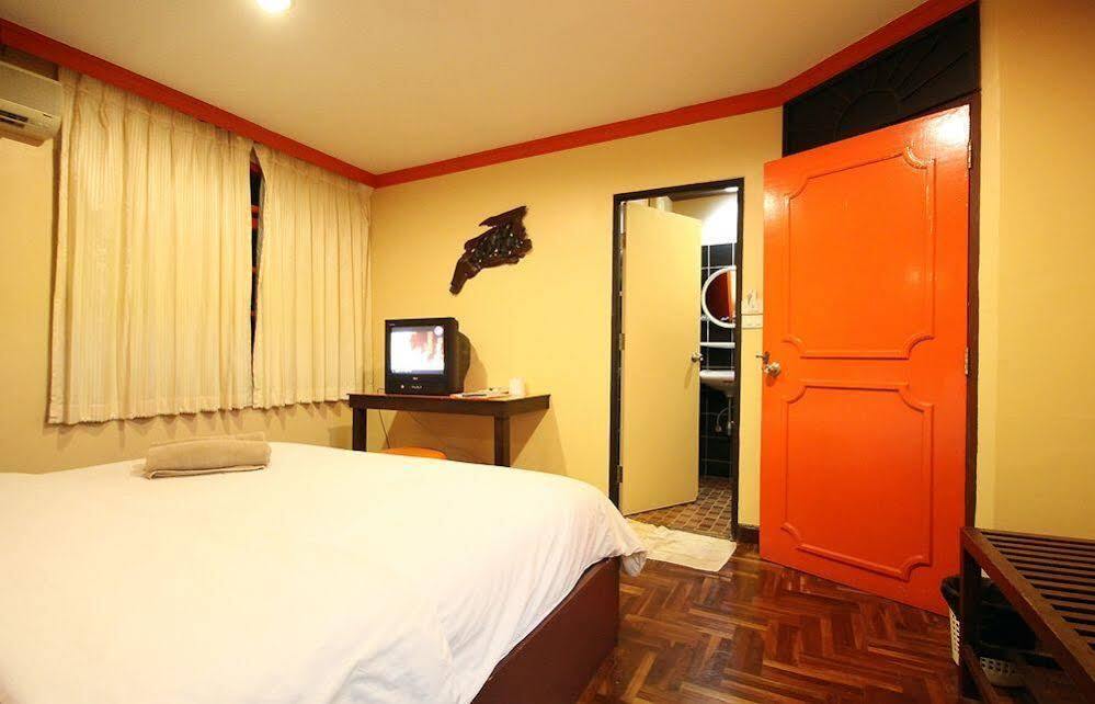 The Palm Delight Lodge Джомтиен Бийч Екстериор снимка